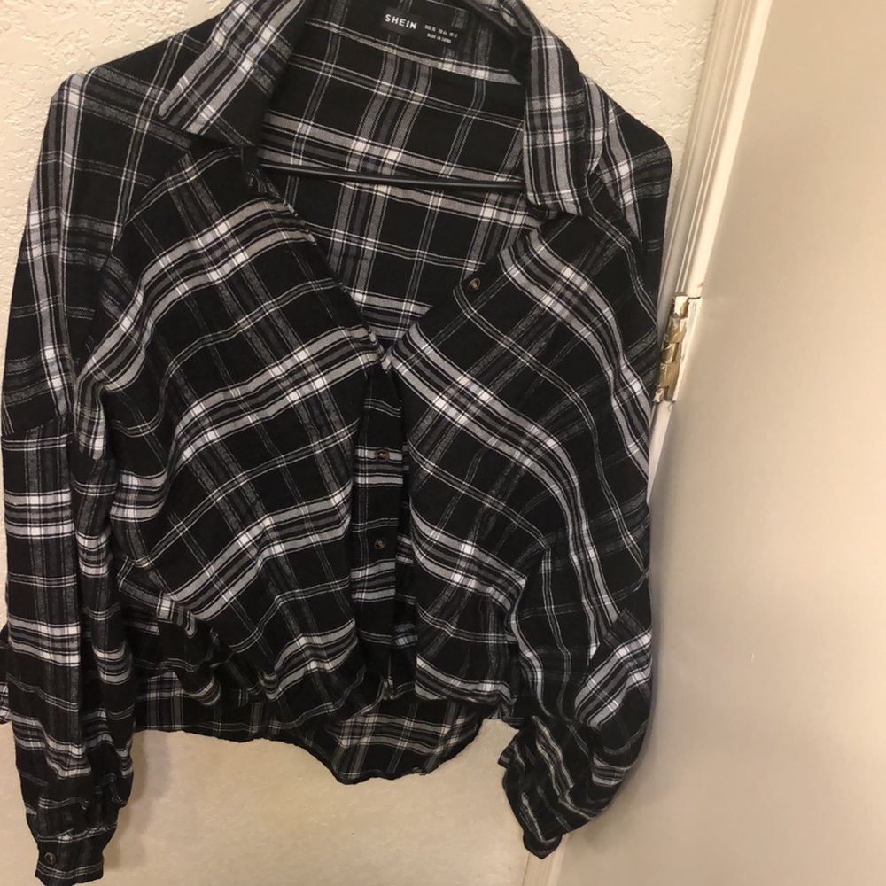 Black XL Shein Tie Knot Crop Flannel